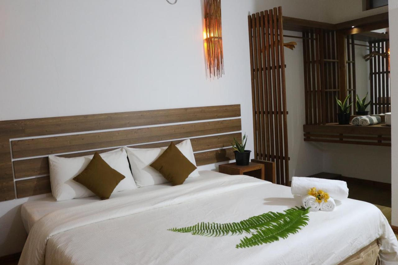 Rasdhoo Wave Blue Bed & Breakfast Exterior photo